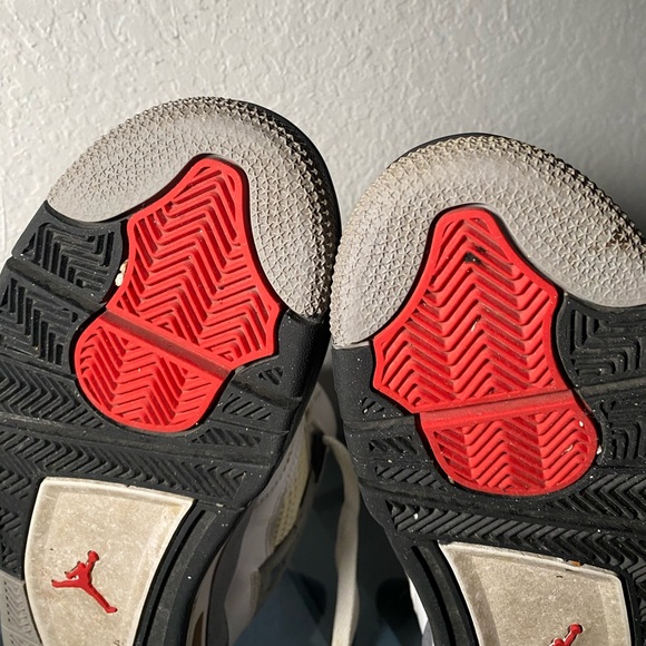 Air Jordan 4 White Cement - Picture 5 of 7